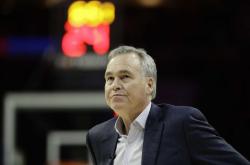 乐鱼体育直播-火箭主帅德安东尼赞誉球队团结精神