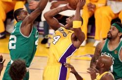 乐鱼体育网站-湖人力克凯尔特人，豪取连胜