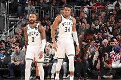 乐鱼体育app下载-雄鹿与开拓者大战三加时，最终险胜对手