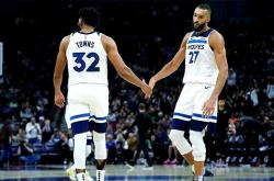 乐鱼体育网址-关于森林狼双方激烈对抗，下阶段形势未明的信息