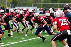 乐鱼体育下载-恩菲尔德调整进攻阵容，应对强力防守