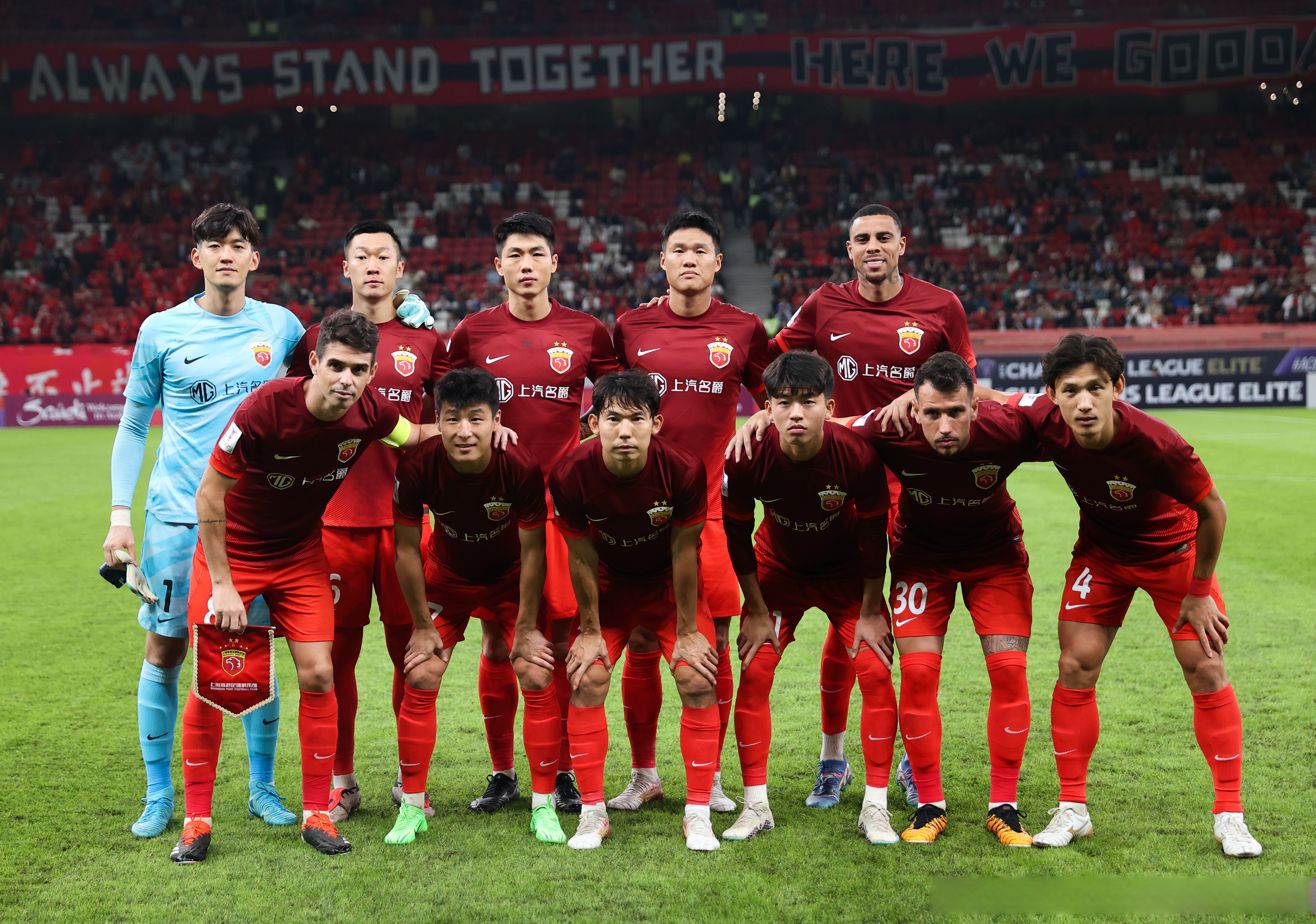 关于篮球联赛新赛季启幕，球员们为胜利拼搏的信息