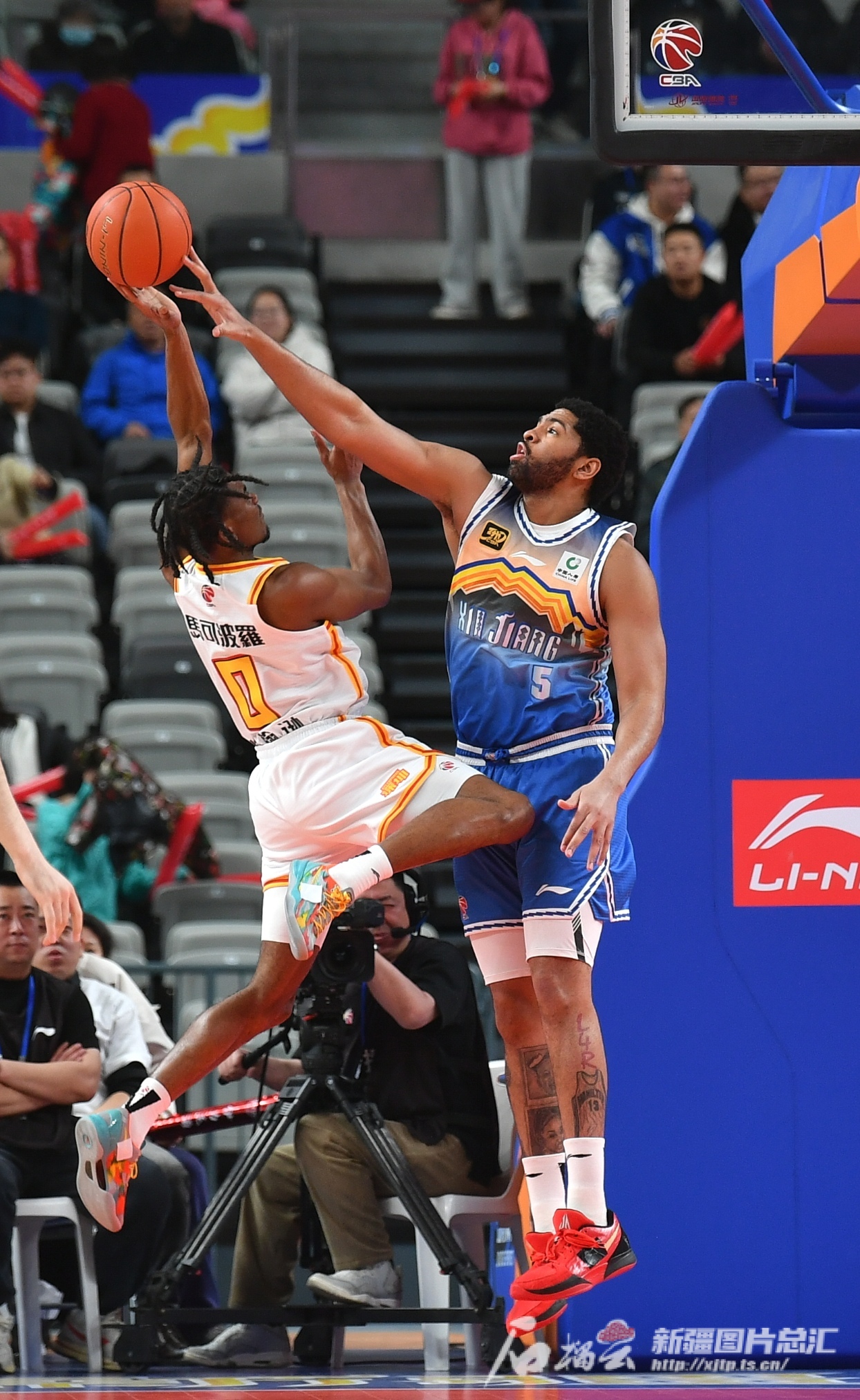 关于新疆乌鲁木齐篮球馆迎来激烈角逐,现场气氛热烈!的信息 关于新疆乌鲁木齐篮球馆迎来激烈角逐,现场气氛热烈!的信息