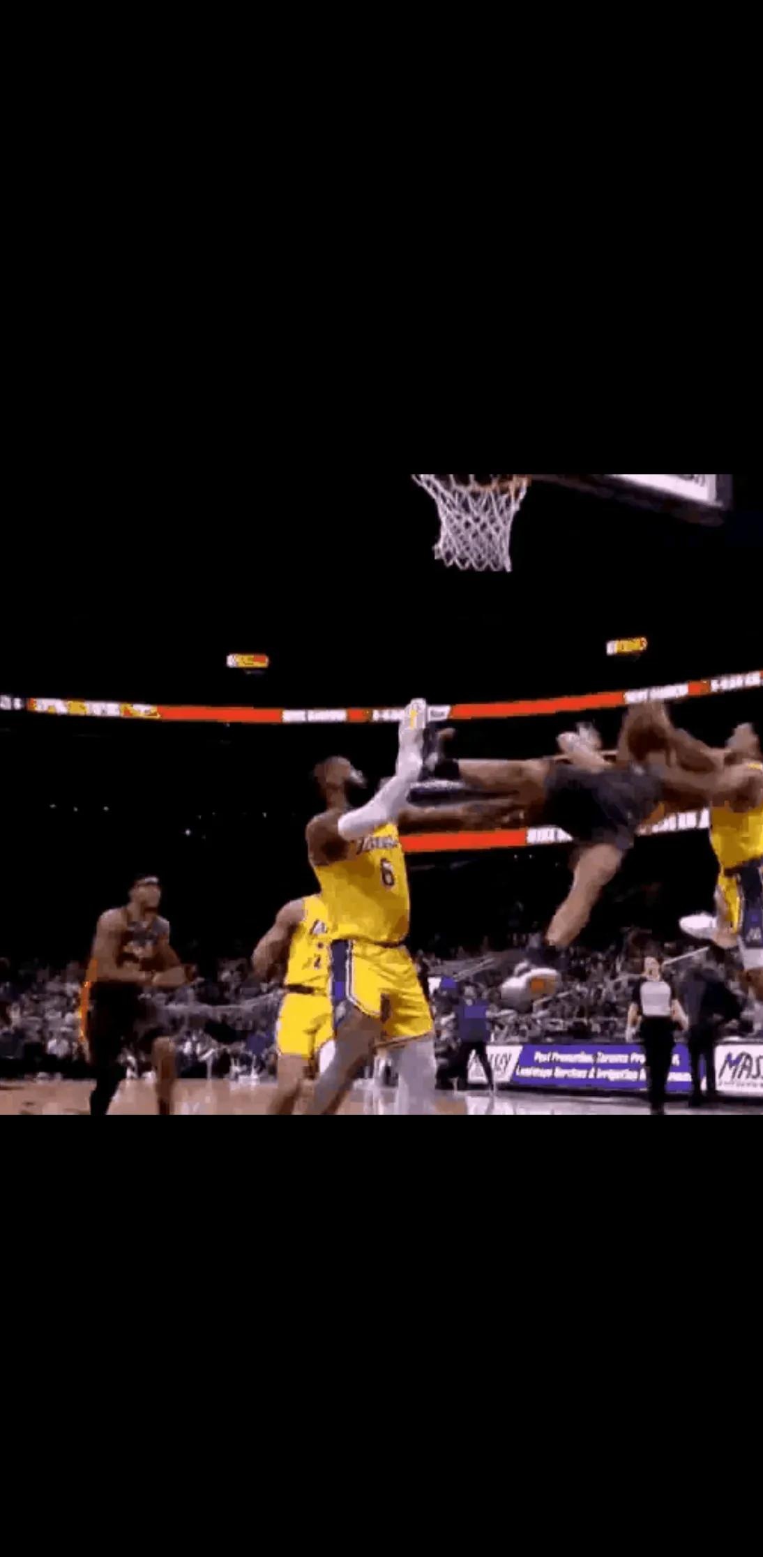 球员个人突破,取得令人称赞的表现 球员个人突破,取得令人称赞的表现