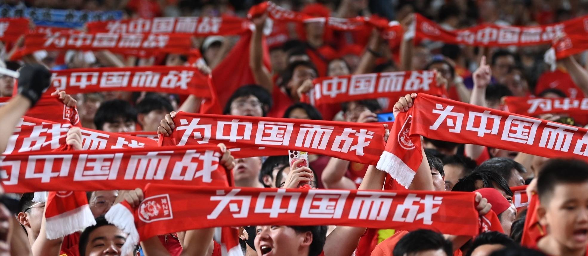 运动员实力尽显,场上角逐如火如荼 运动员实力尽显,场上角逐如火如荼