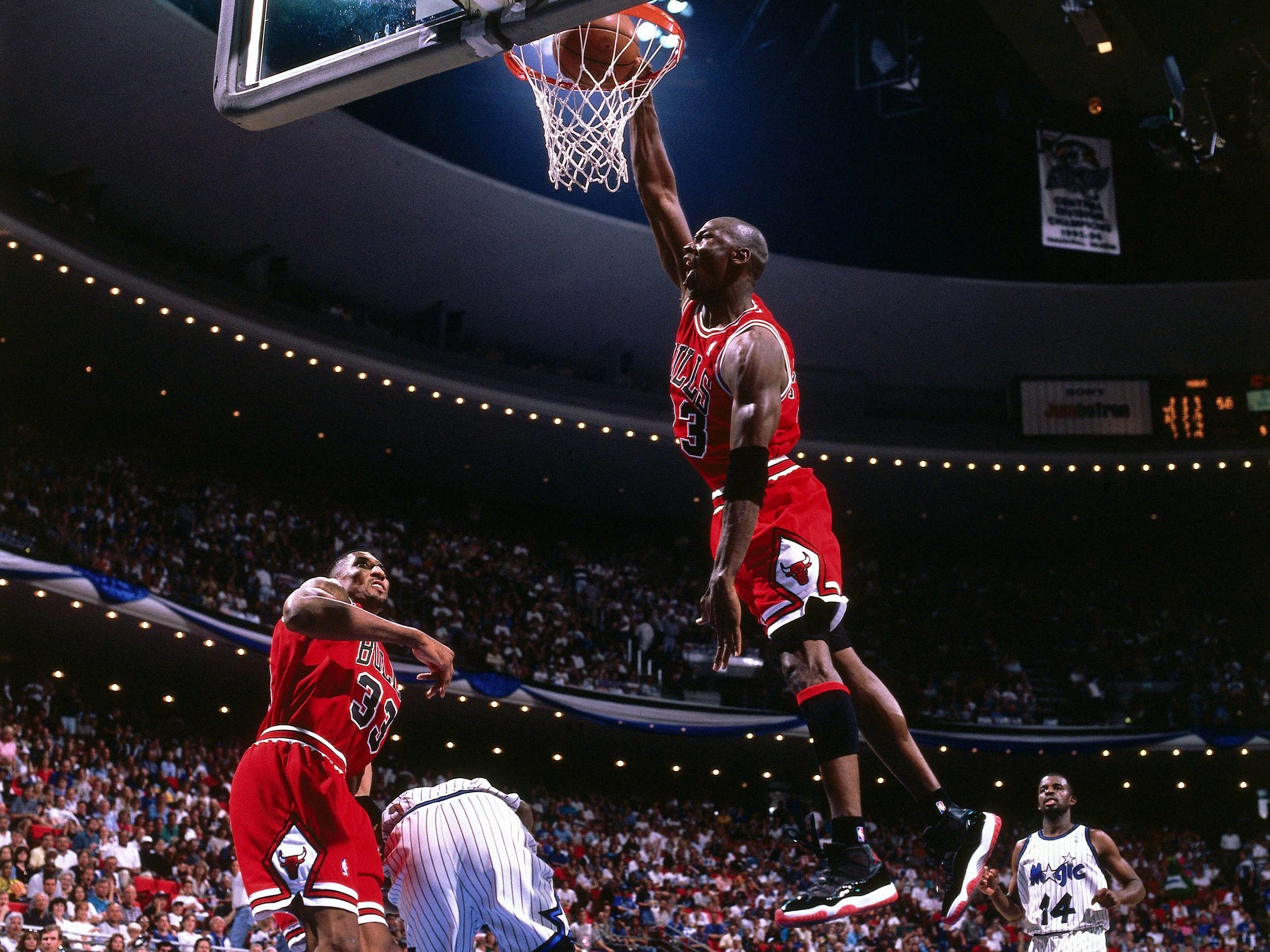 关于体育世界中篮球对决搅动球迷激情热潮的信息