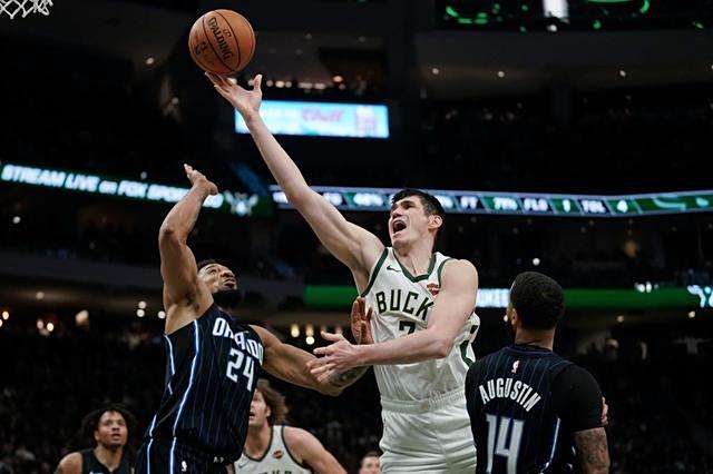 犹他爵士击败篮网，莫三双带队绝杀的简单介绍