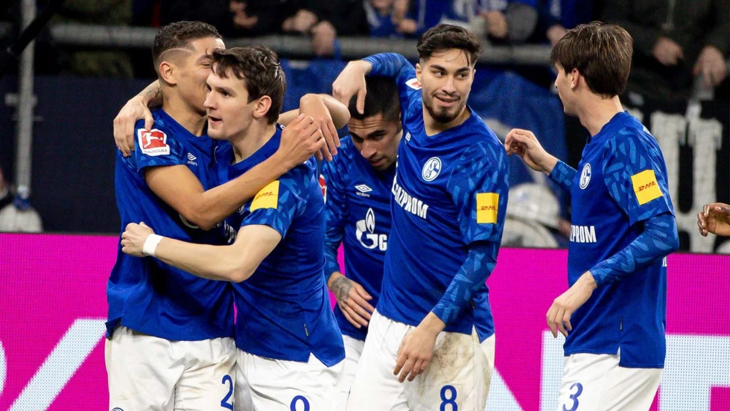 沙尔克艰难取胜战略调整见成效