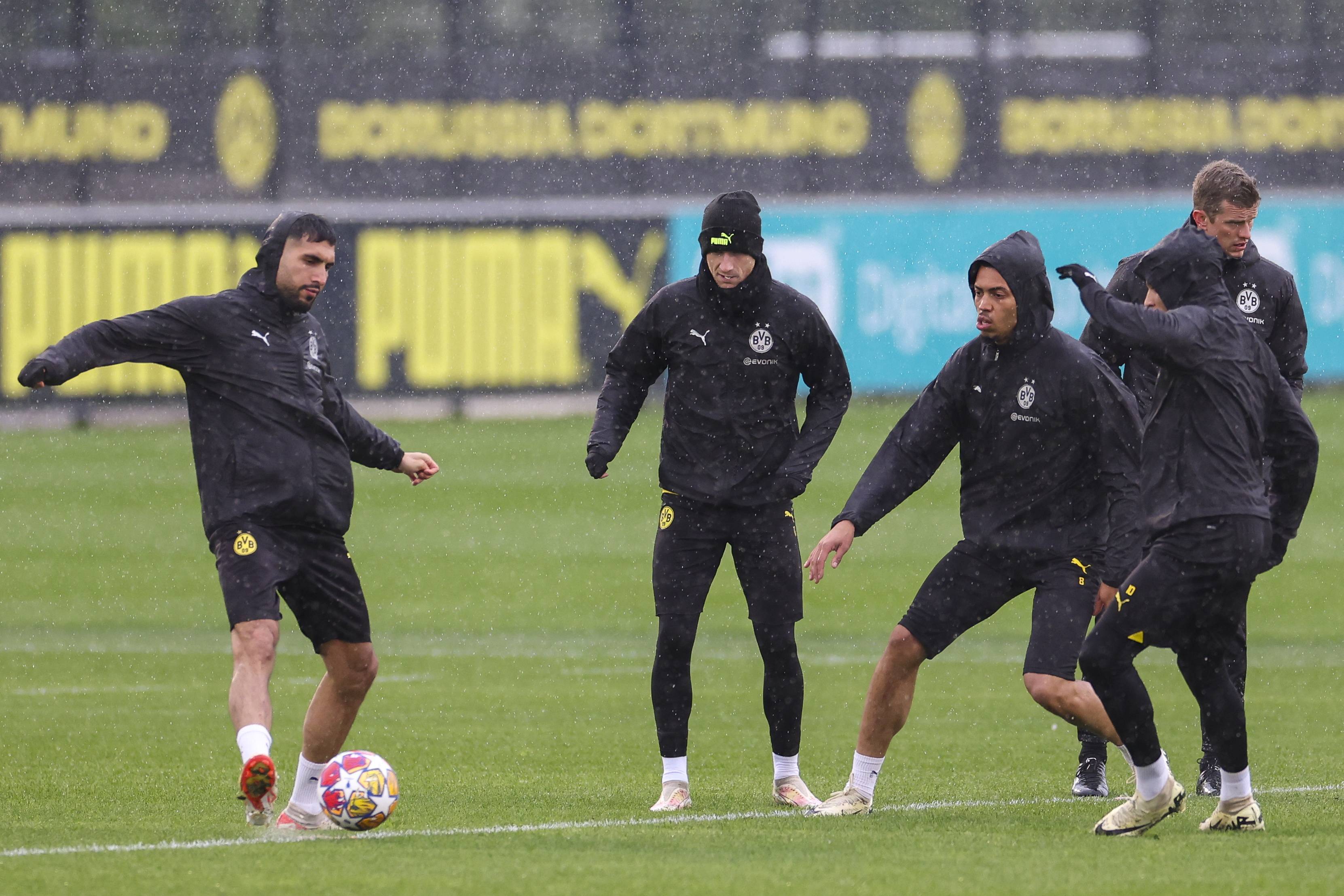 多特蒙德全队集体训练,备战下一场比赛 多特蒙德全队集体训练,备战下一场比赛