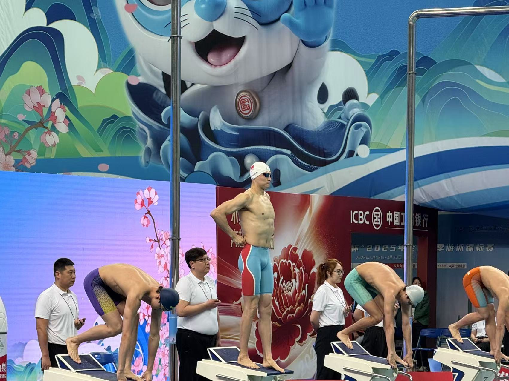 英国游泳名将再次登上领奖台