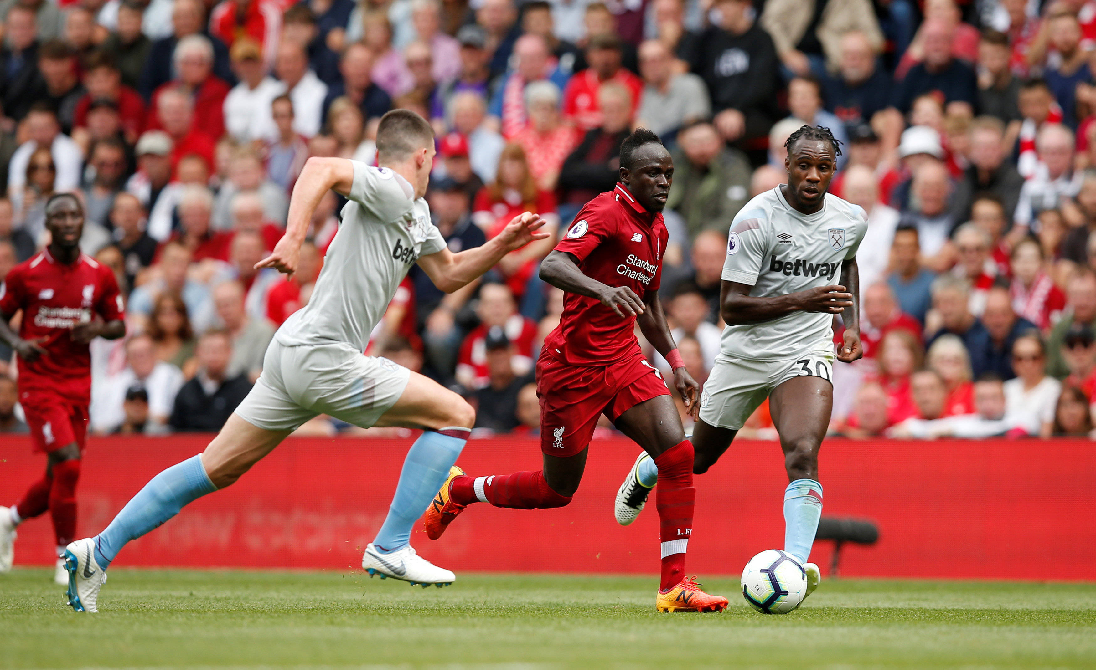 利物浦客场告捷，英超榜首位置更加稳固