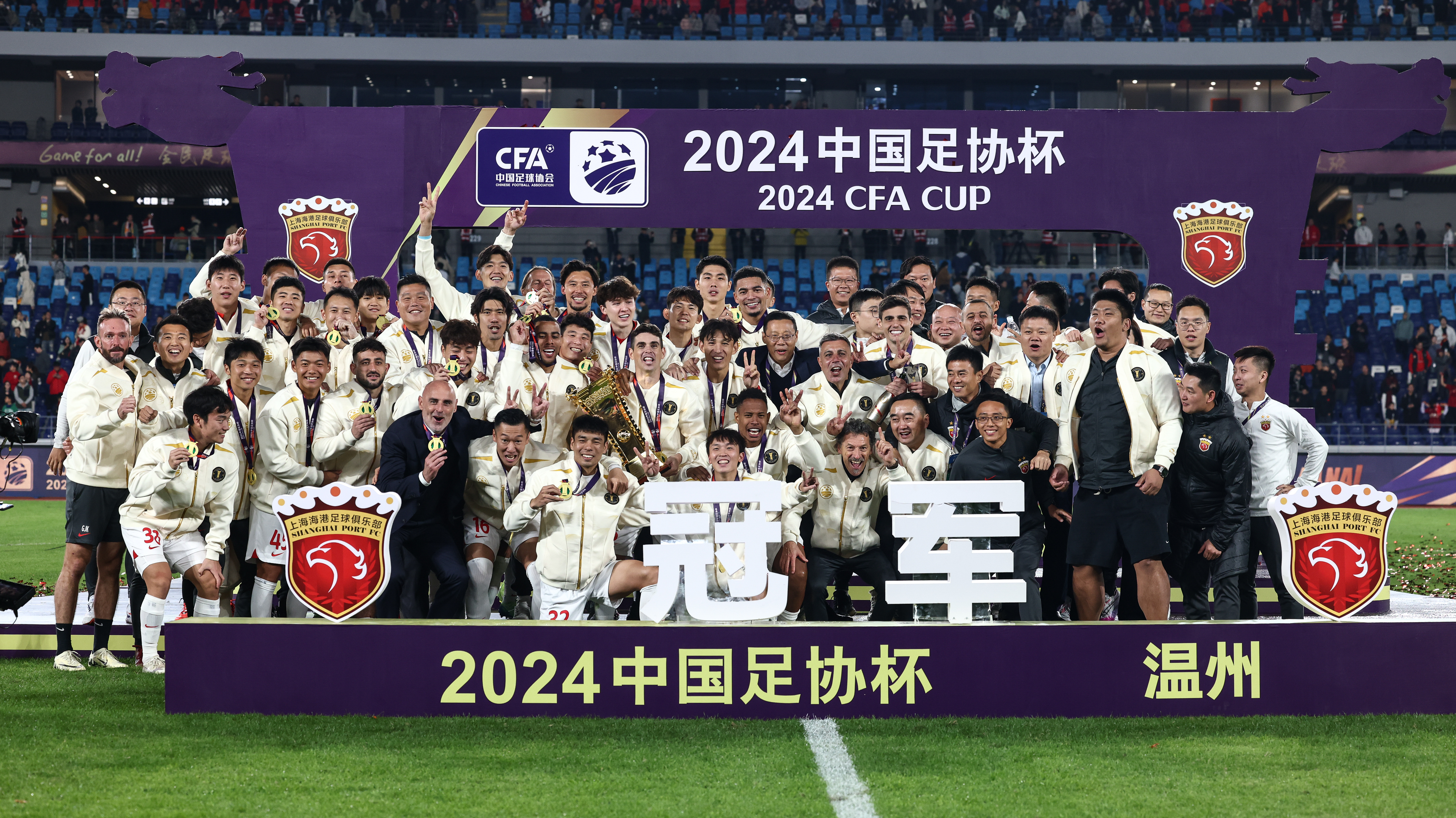 包含国内足球联赛激烈角逐，战绩成绩受关注的词条