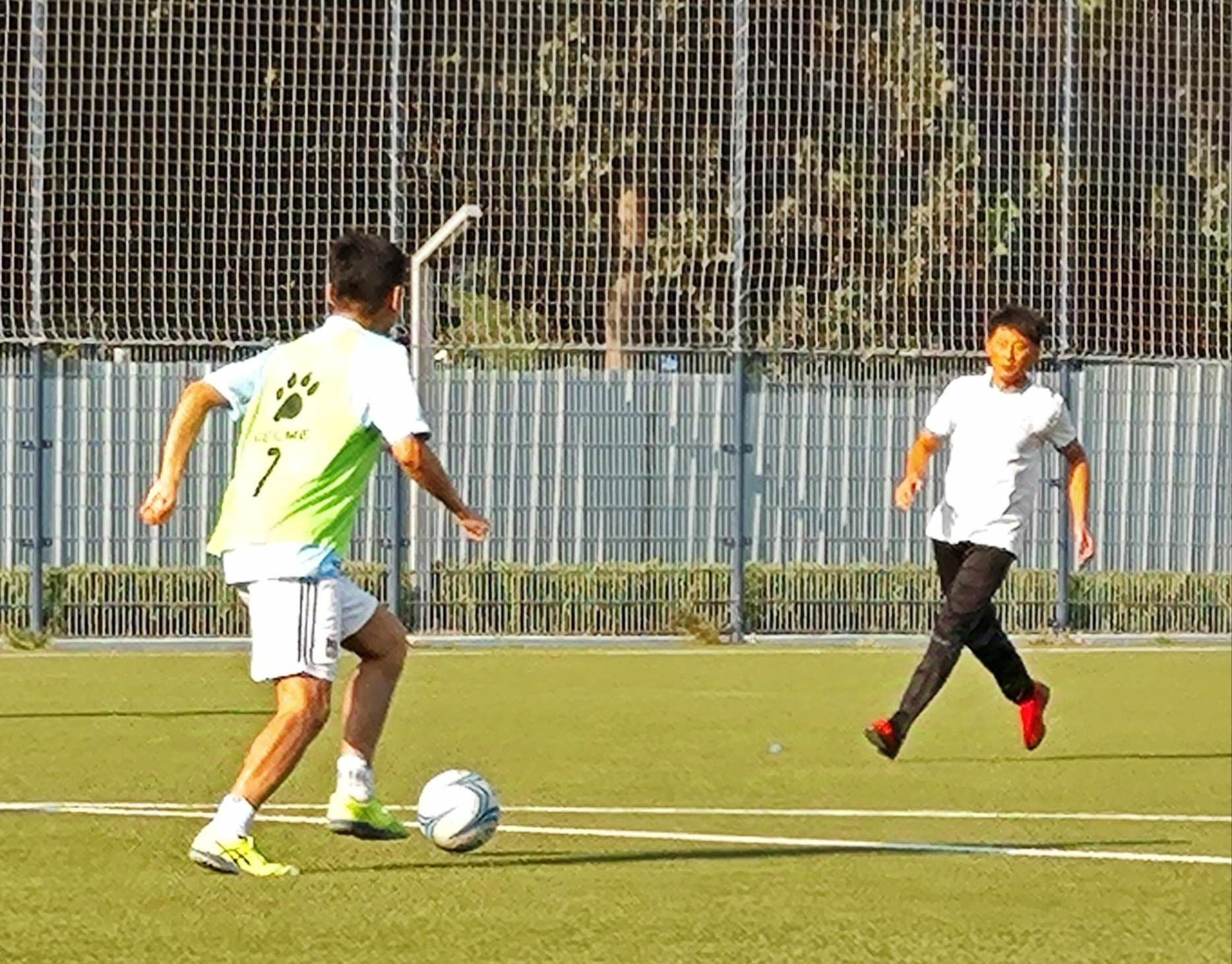 精彩瞬间连连,球场激情高涨的简单介绍 精彩瞬间连连,球场激情高涨的简单介绍