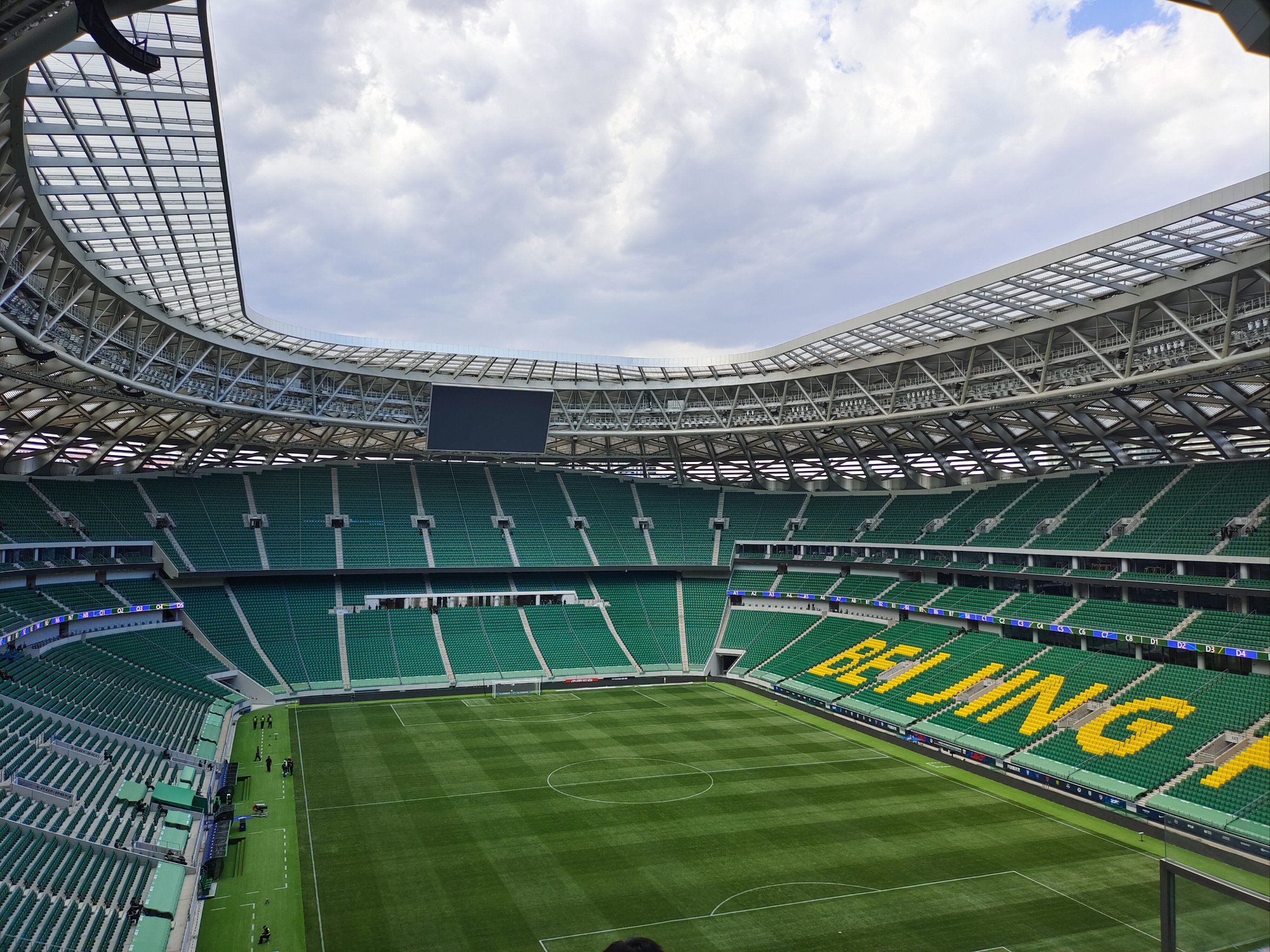 精彩瞬间连连,球场激情高涨的简单介绍 精彩瞬间连连,球场激情高涨的简单介绍