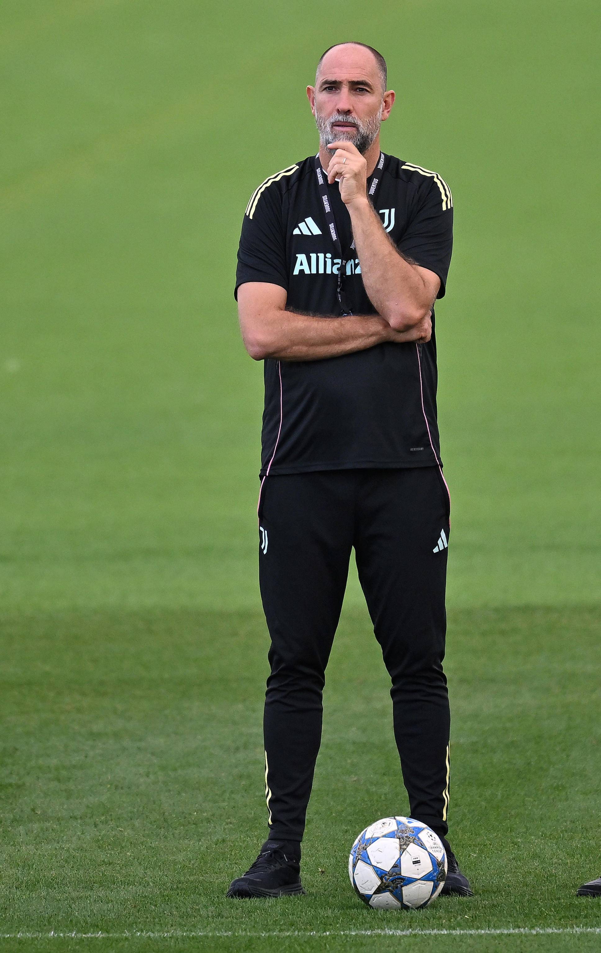 尤文图斯中场接受采访,展望新赛季目标 尤文图斯中场接受采访,展望新赛季目标