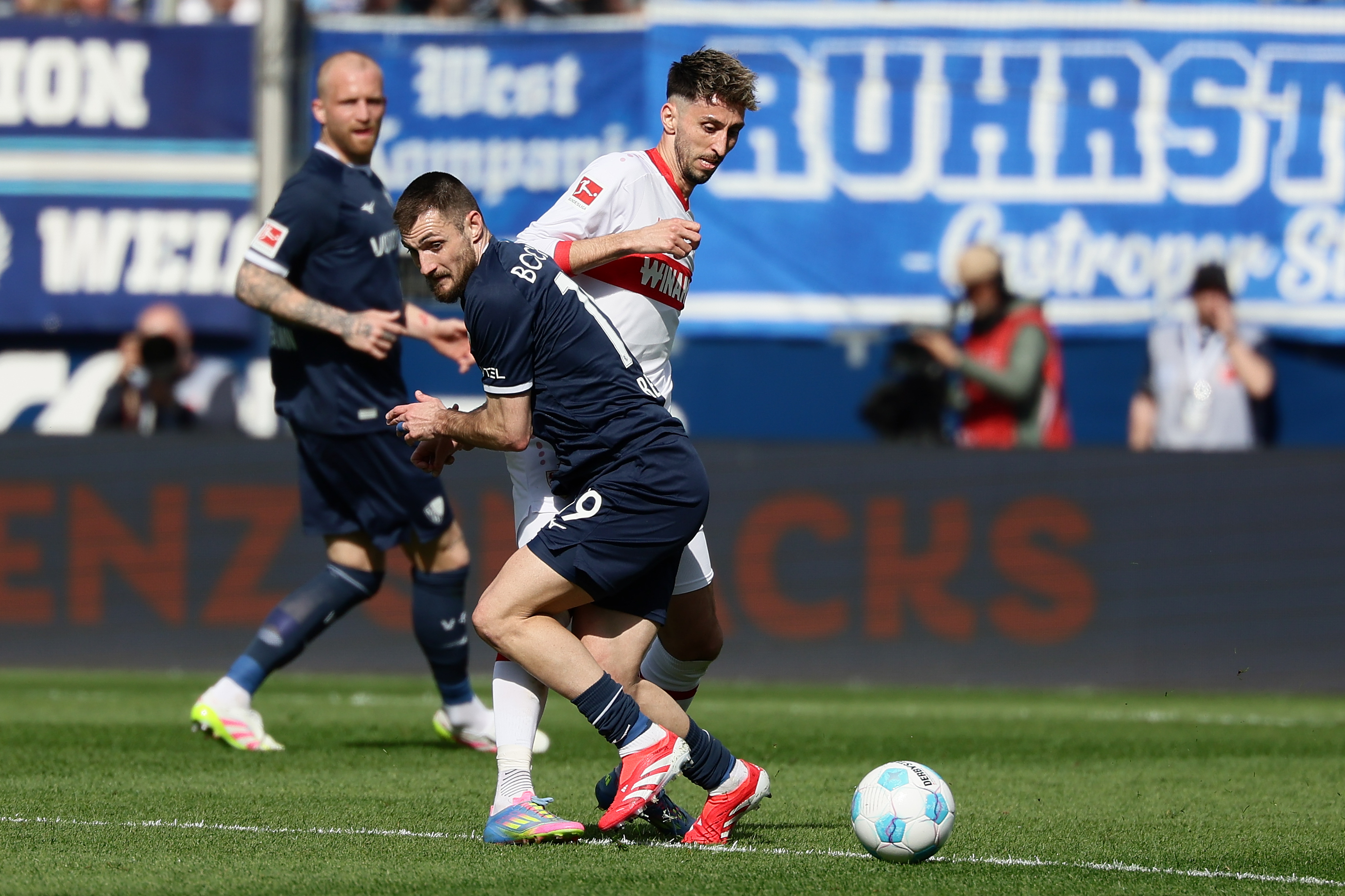 球队在足球比赛中表现出耐心和毅力 球队在足球比赛中表现出耐心和毅力