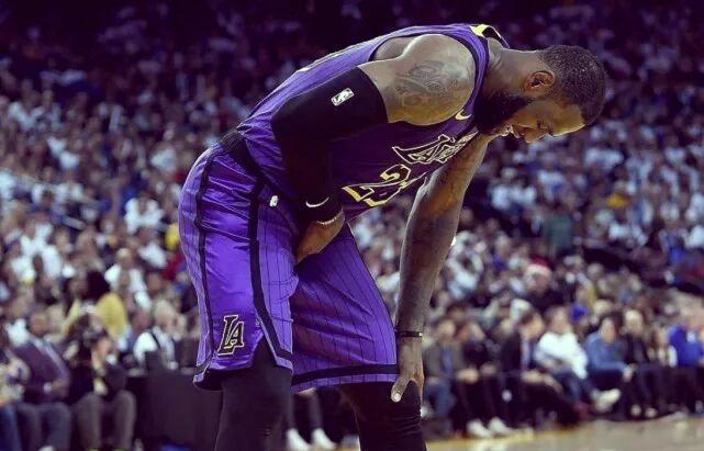 詹姆斯面对困境坚决表现 詹姆斯面对困境坚决表现