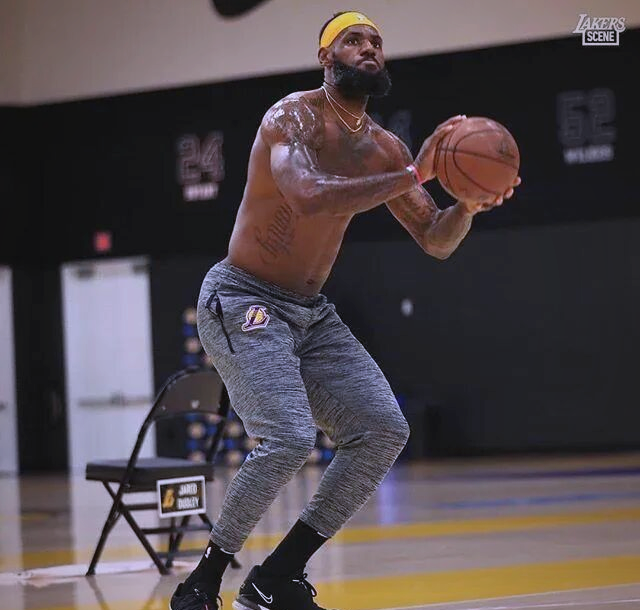 詹姆斯面对困境坚决表现 詹姆斯面对困境坚决表现