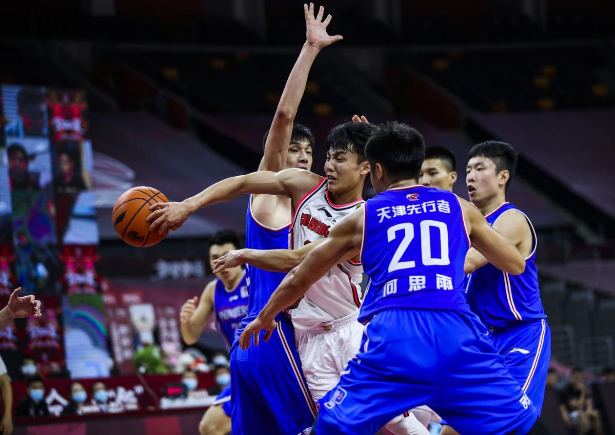 天津男篮轻松取得胜利，做客不畏惧